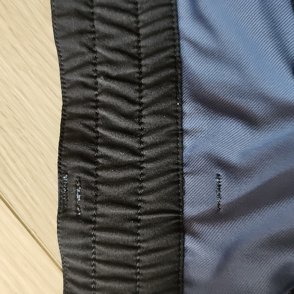 2021 Lululemon Utility Cargo Shorts 8" Inseam, Size 34 - Picture 6 of 16